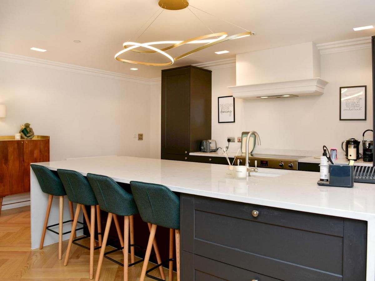 Pass The Keys Beautiful 2 Bed Apartment With Parking In The Bay كارديف المظهر الخارجي الصورة