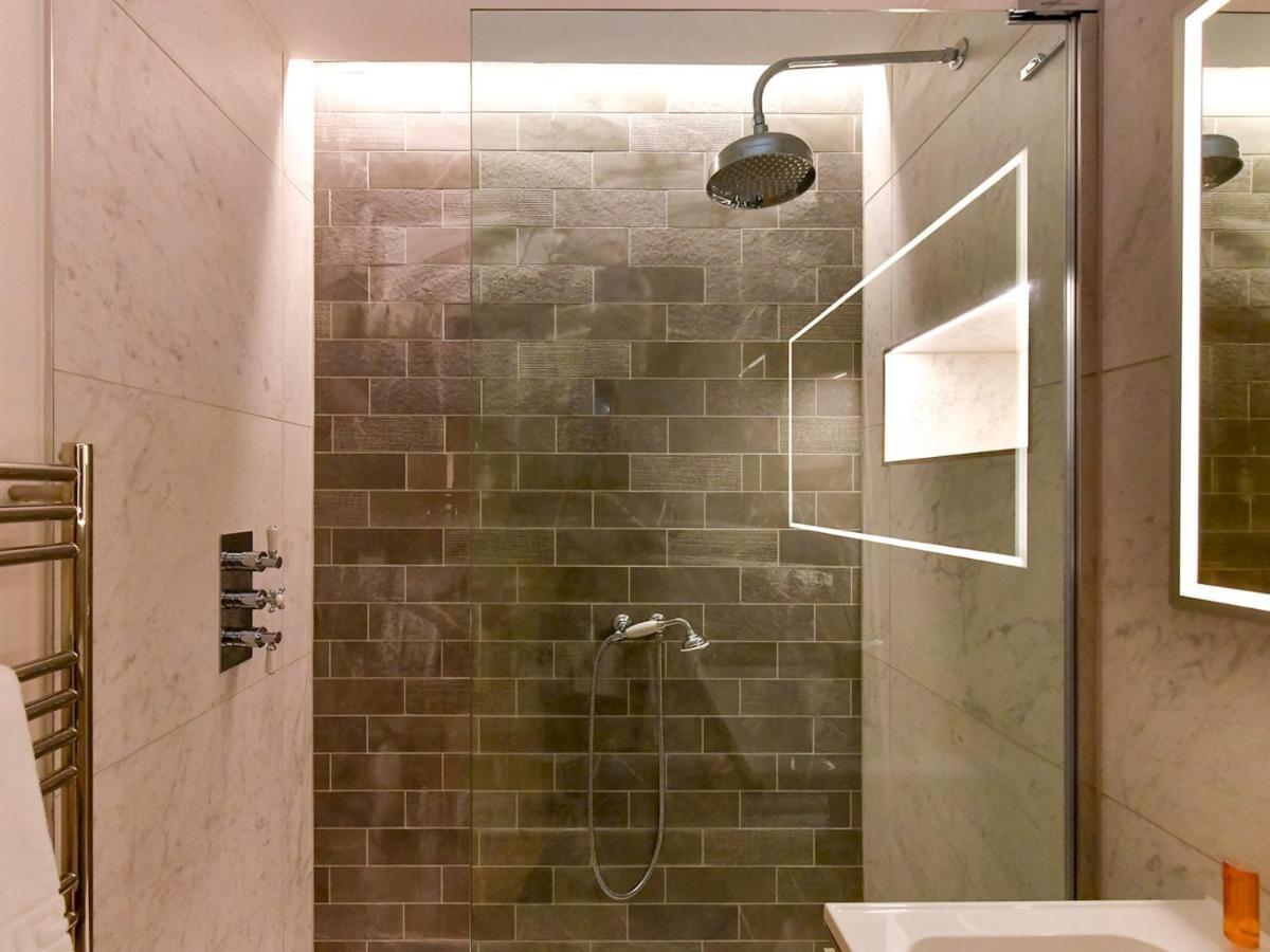 Pass The Keys Beautiful 2 Bed Apartment With Parking In The Bay كارديف المظهر الخارجي الصورة